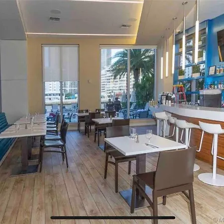 Apartamento Boutique-Style Retreat, Miami Views & Full Amenities -A